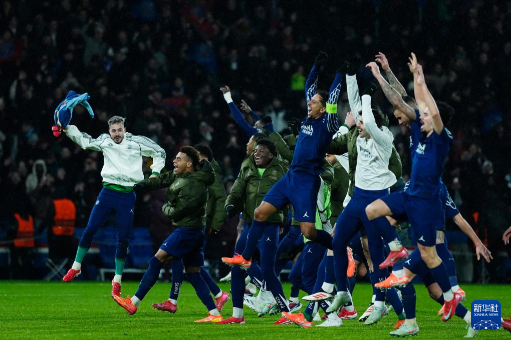 巴黎圣日耳曼力克强敌，欧冠梦想起航