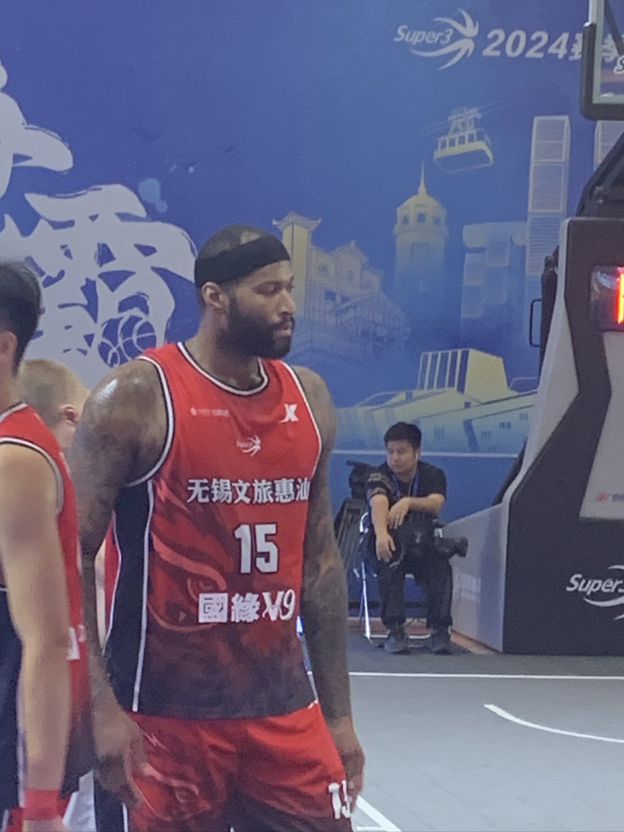 巨星科怀-考辛斯受伤!粉丝呼吁康复 巨星科怀-考辛斯受伤!粉丝呼吁康复