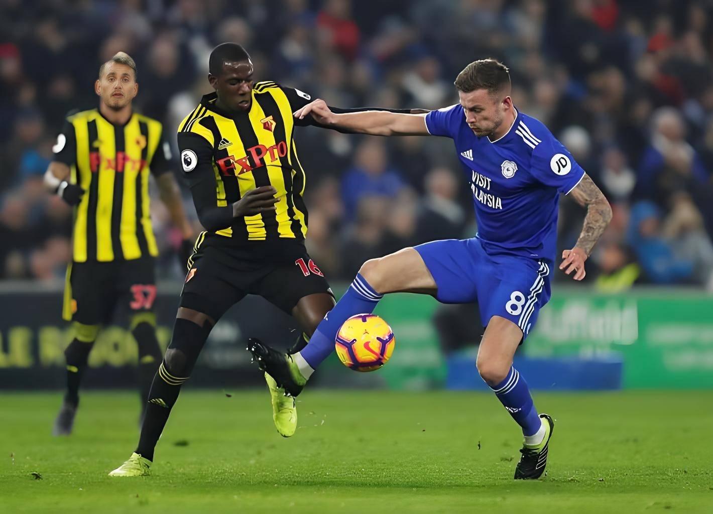 曼城将对阵沃特福德展开激烈争夺 曼城将对阵沃特福德展开激烈争夺