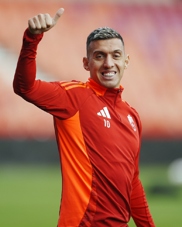 格兰纳达2比1逼平马拉加,球队仍保持领先 格兰纳达2比1逼平马拉加,球队仍保持领先