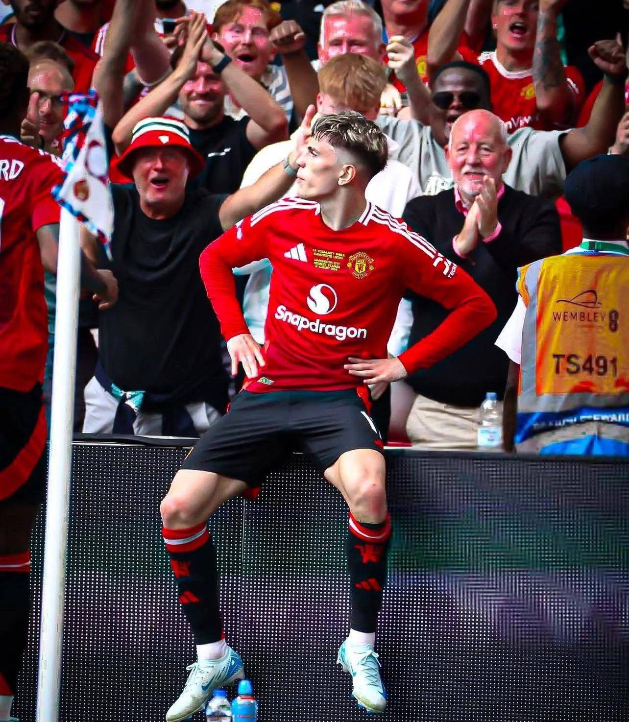 曼联大将再度受伤,媒体质疑球队战术 曼联大将再度受伤,媒体质疑球队战术