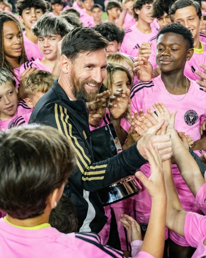 利物浦明星梅西搭档击败拜仁慕尼黑，进决赛