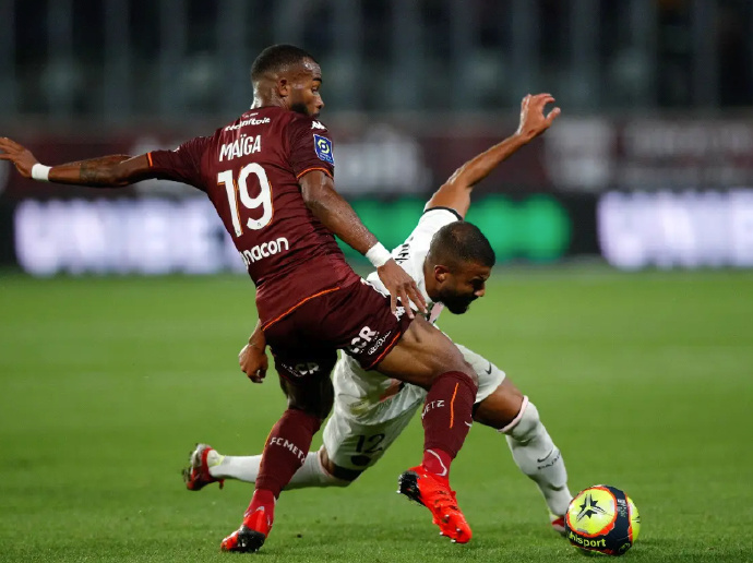 圣埃蒂安主场逼平梅斯,惜败 圣埃蒂安主场逼平梅斯,惜败