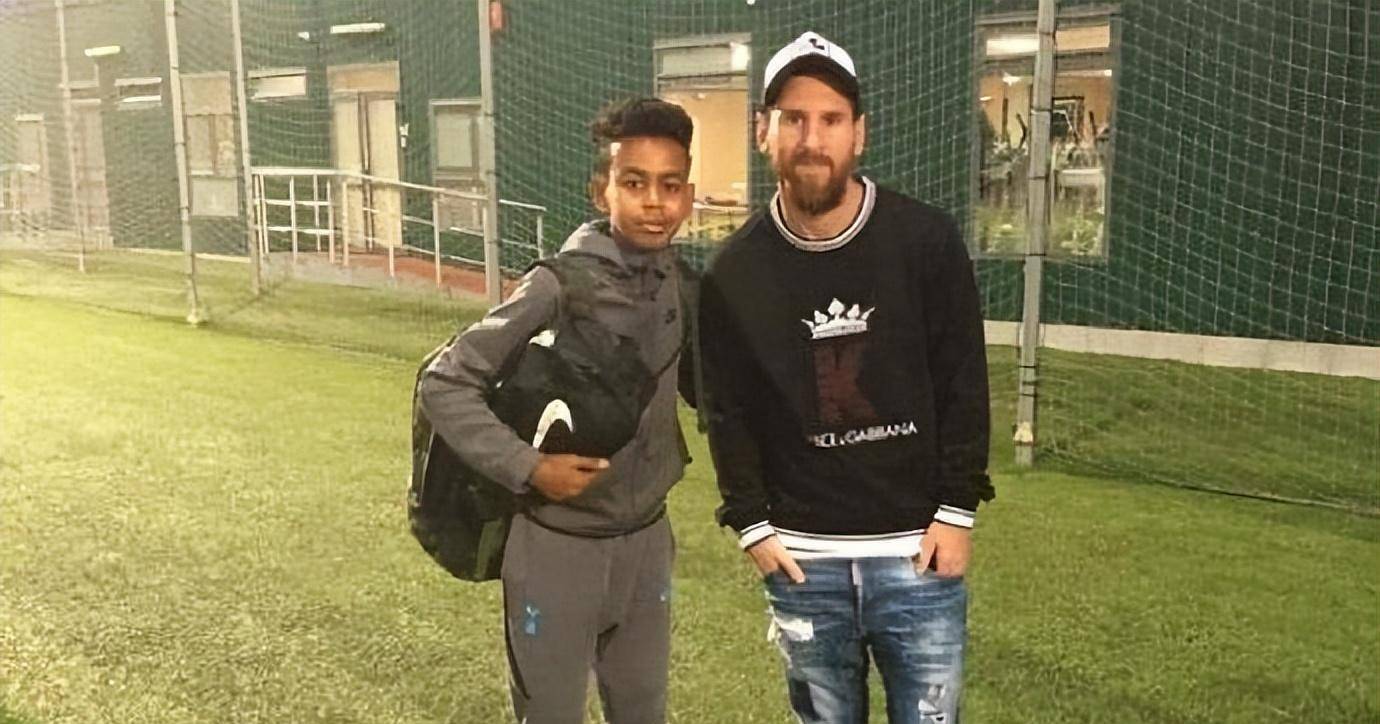 巴萨神勇:梅西帽子戏法领队大胜皇家社会 巴萨神勇:梅西帽子戏法领队大胜皇家社会