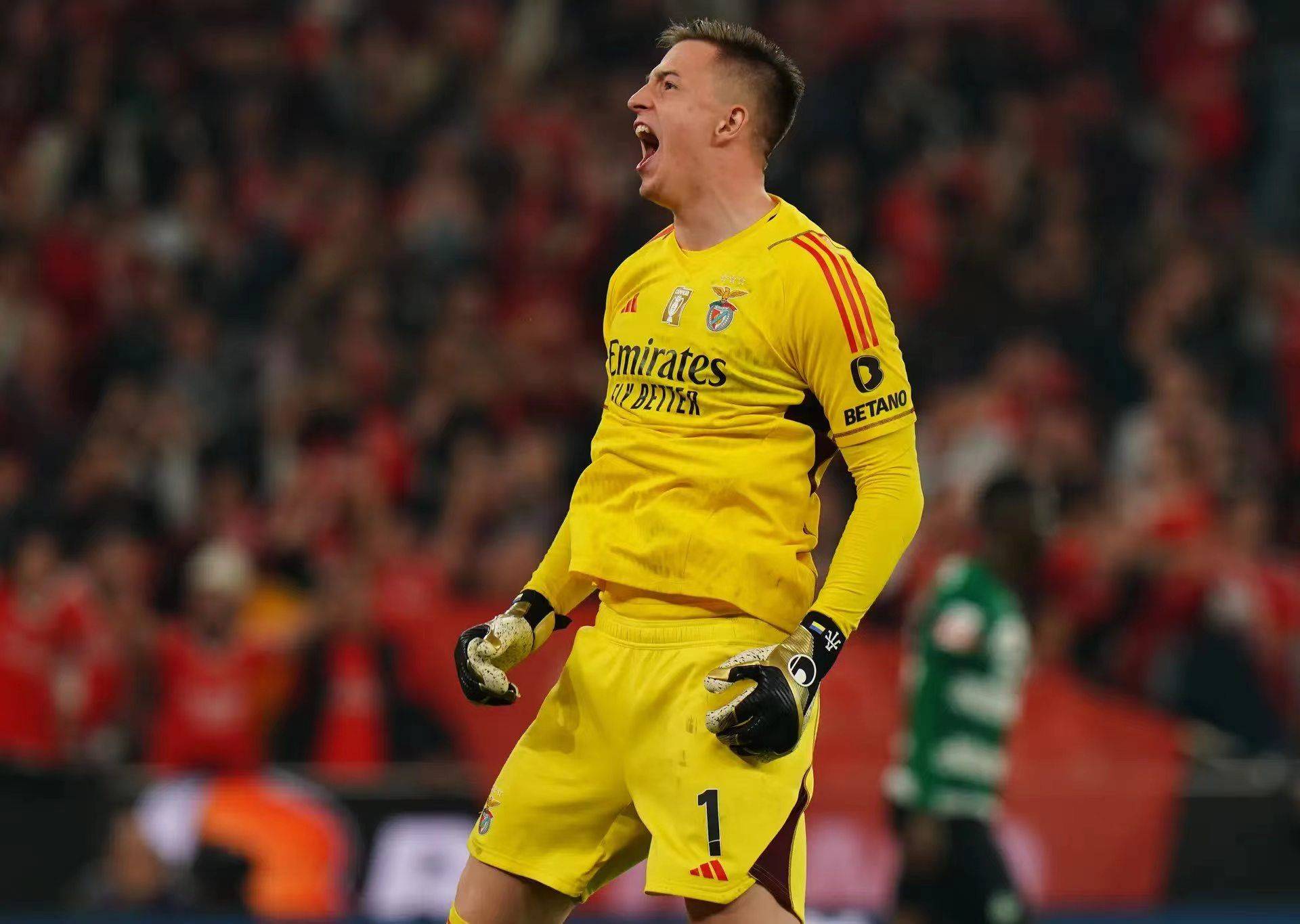 皇马门将连续扑救,成为球队的守护神! 皇马门将连续扑救,成为球队的守护神!