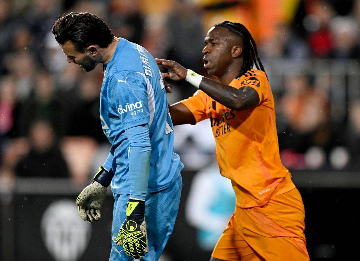 皇马门将连续扑救,成为球队的守护神! 皇马门将连续扑救,成为球队的守护神!