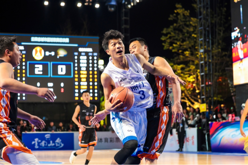 云南篮球队称霸比赛场上,牢牢占据领先位置 云南篮球队称霸比赛场上,牢牢占据领先位置