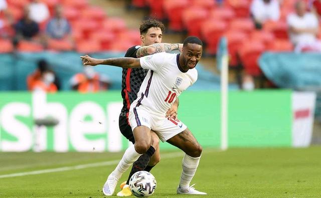 某队球风颠覆传统,面对困境持续顽强拼搏 某队球风颠覆传统,面对困境持续顽强拼搏