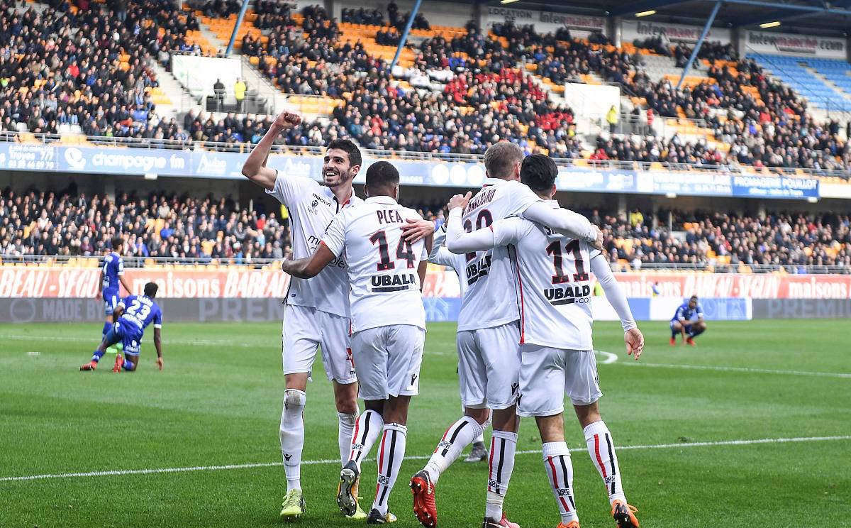 欧预赛比赛:西班牙中场控球稳,领先小组 欧预赛比赛:西班牙中场控球稳,领先小组