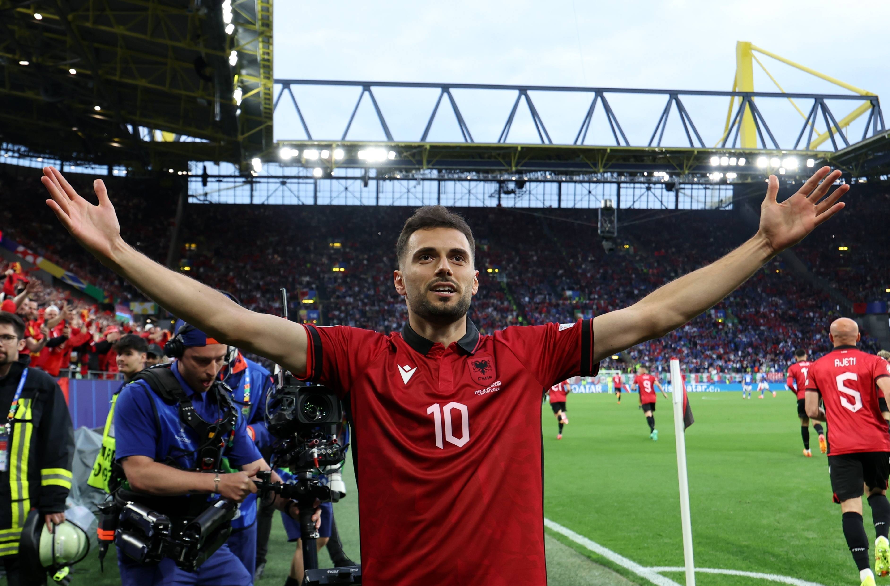 欧洲足球赛事女子团队表现抢眼 欧洲足球赛事女子团队表现抢眼