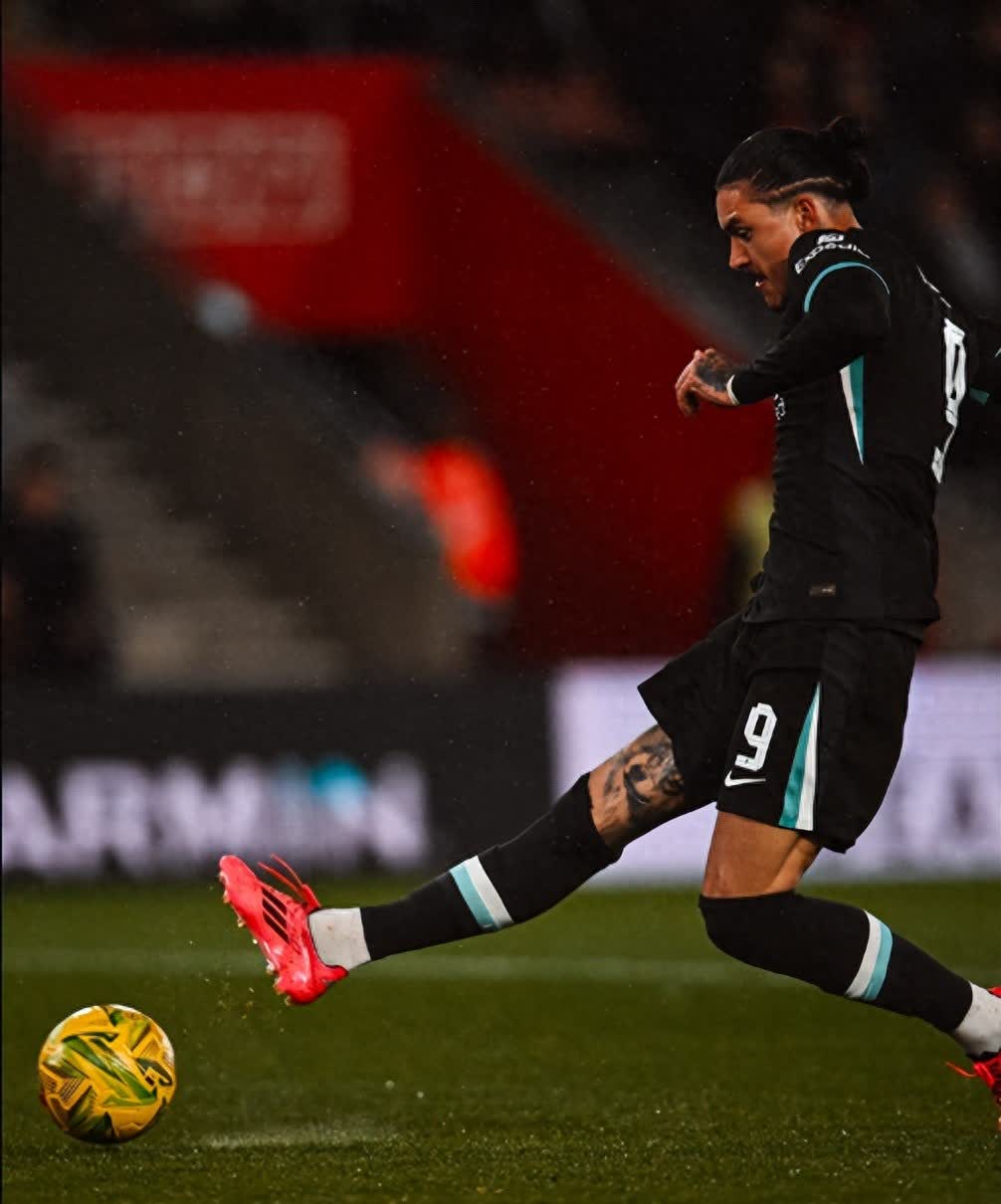 利物浦球员全力备战决赛,力争实现三年内第二次夺冠 利物浦球员全力备战决赛,力争实现三年内第二次夺冠