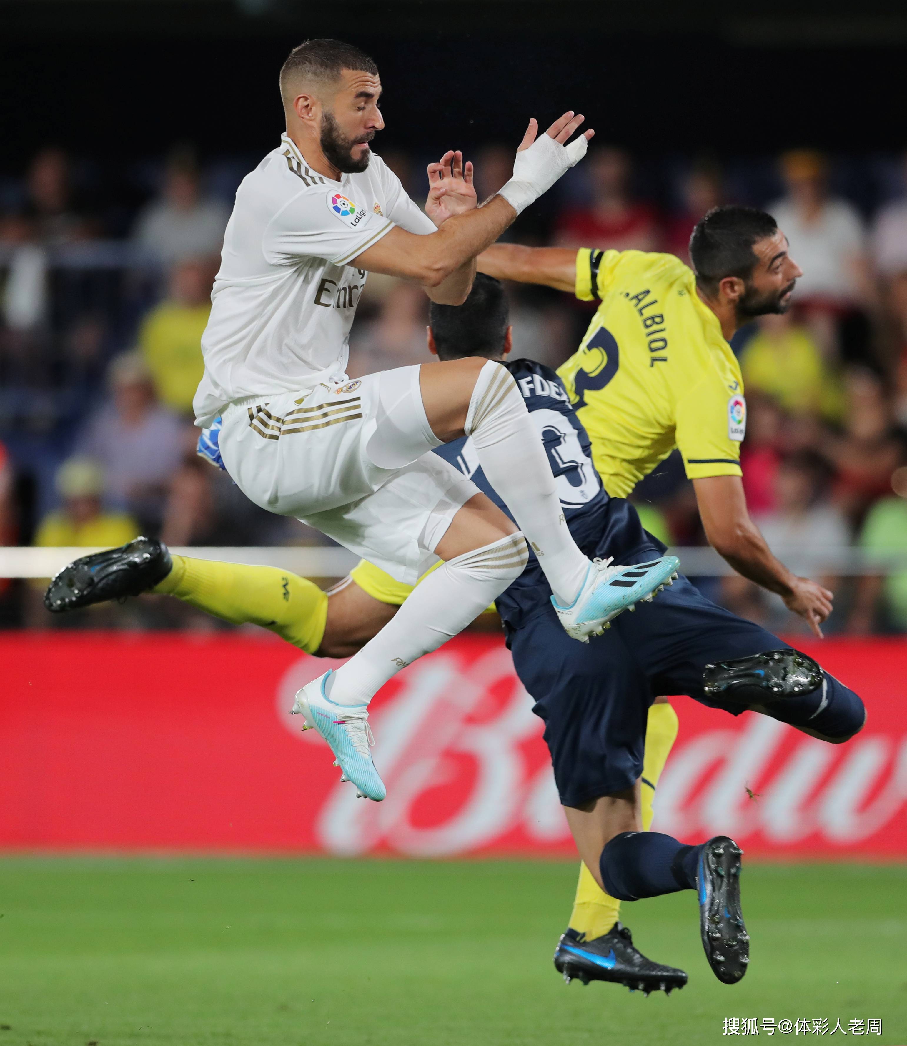 亚洲足球赛事激情澎湃,球场上的较量惊心动魄 亚洲足球赛事激情澎湃,球场上的较量惊心动魄