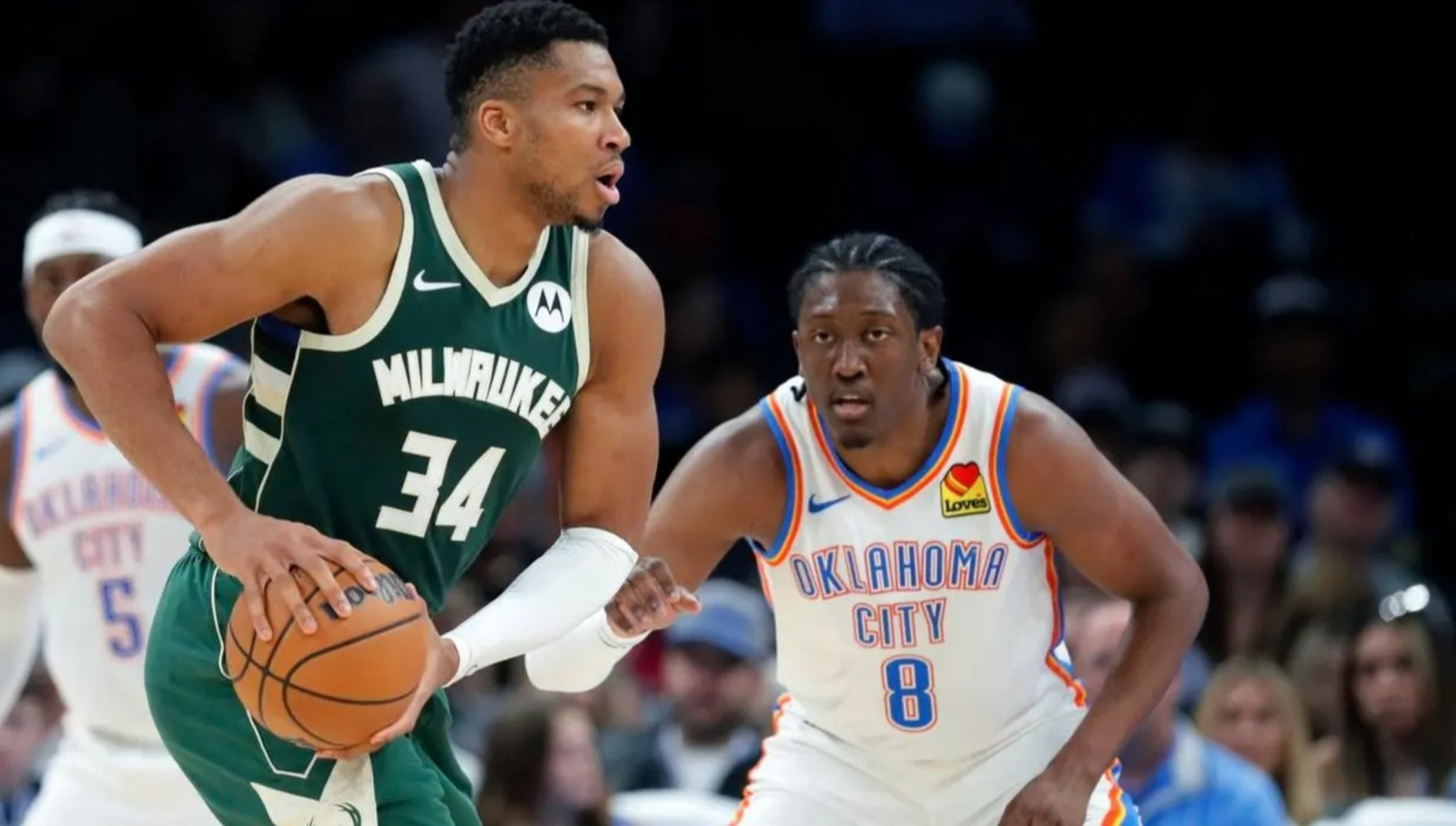 雄鹿主场惨败,失去榜首位置 雄鹿主场惨败,失去榜首位置