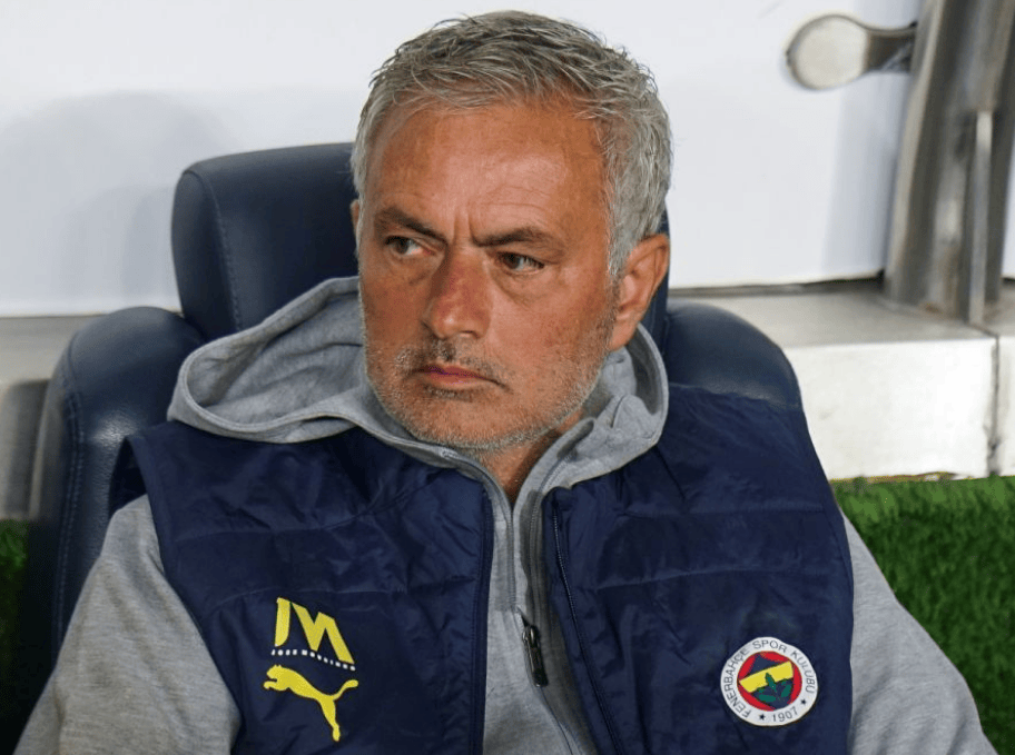 切尔西战绩不佳,穆里尼奥面临压力 切尔西战绩不佳,穆里尼奥面临压力