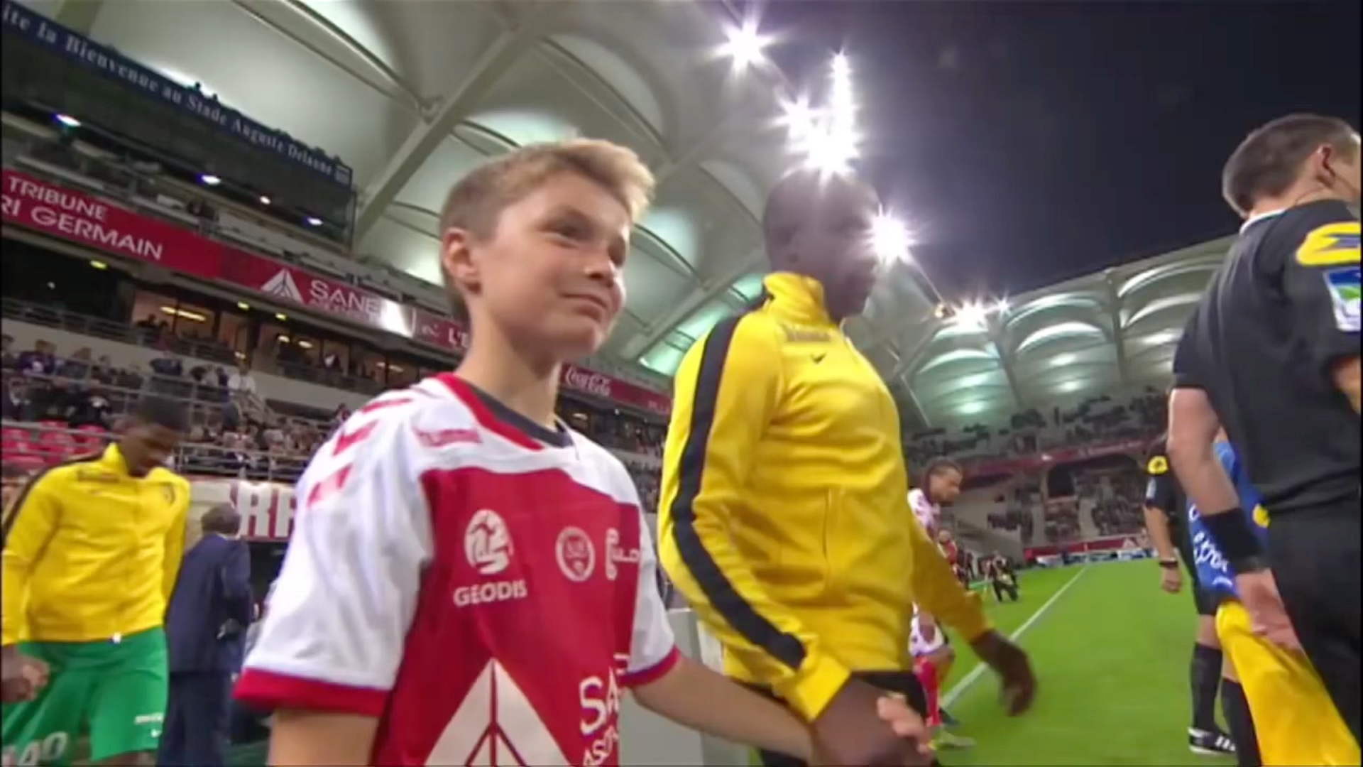 兰斯主场失利,遭遇多轮不胜 兰斯主场失利,遭遇多轮不胜