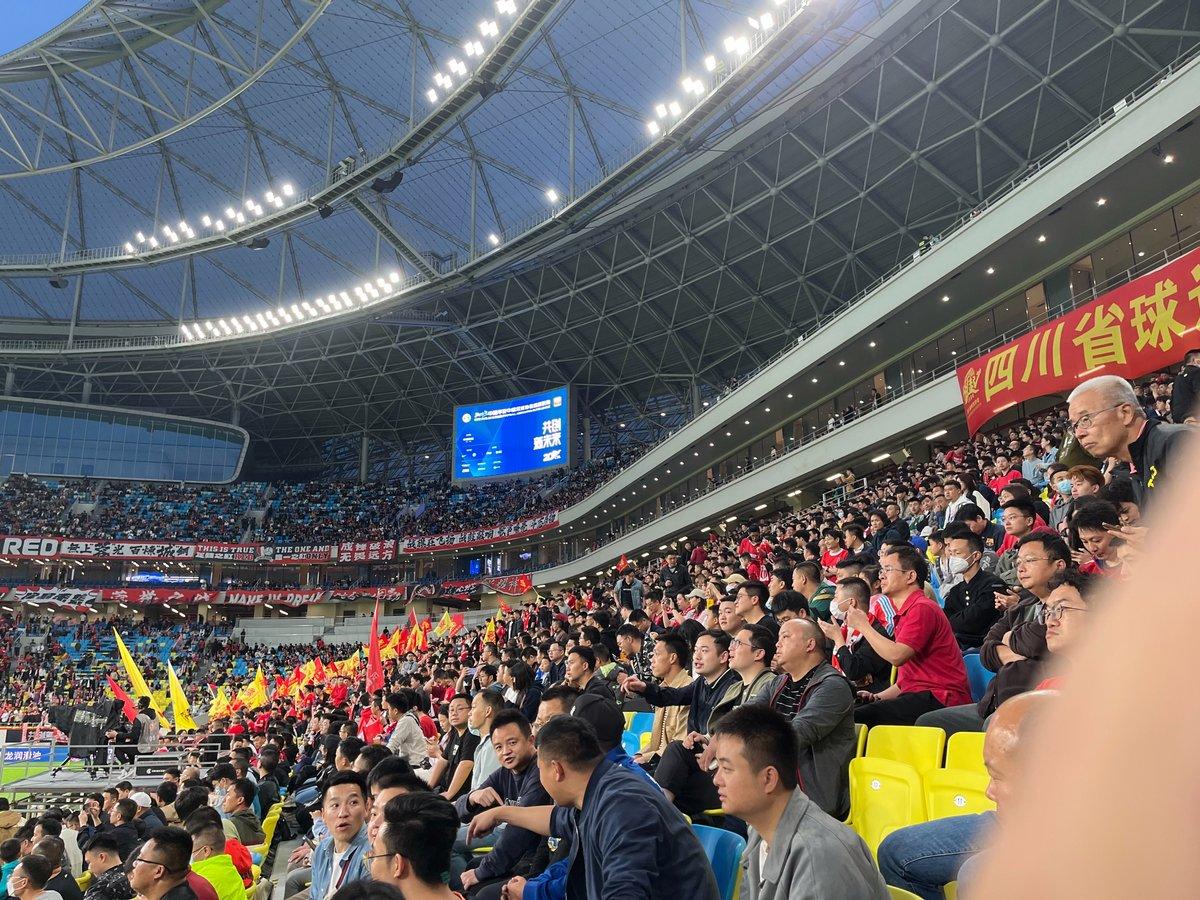 沙尔克04球迷协会举办球迷联谊会,共同狂欢 沙尔克04球迷协会举办球迷联谊会,共同狂欢