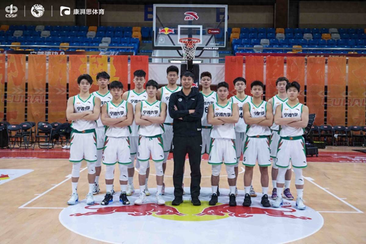 塔吉克斯坦男篮在对阵乌兹别克队时拼尽全力 塔吉克斯坦男篮在对阵乌兹别克队时拼尽全力