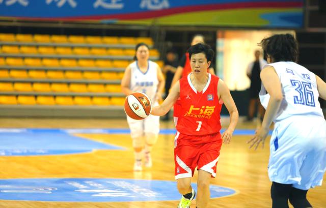 上海球队备战下一轮比赛,全队奋力冲刺 上海球队备战下一轮比赛,全队奋力冲刺