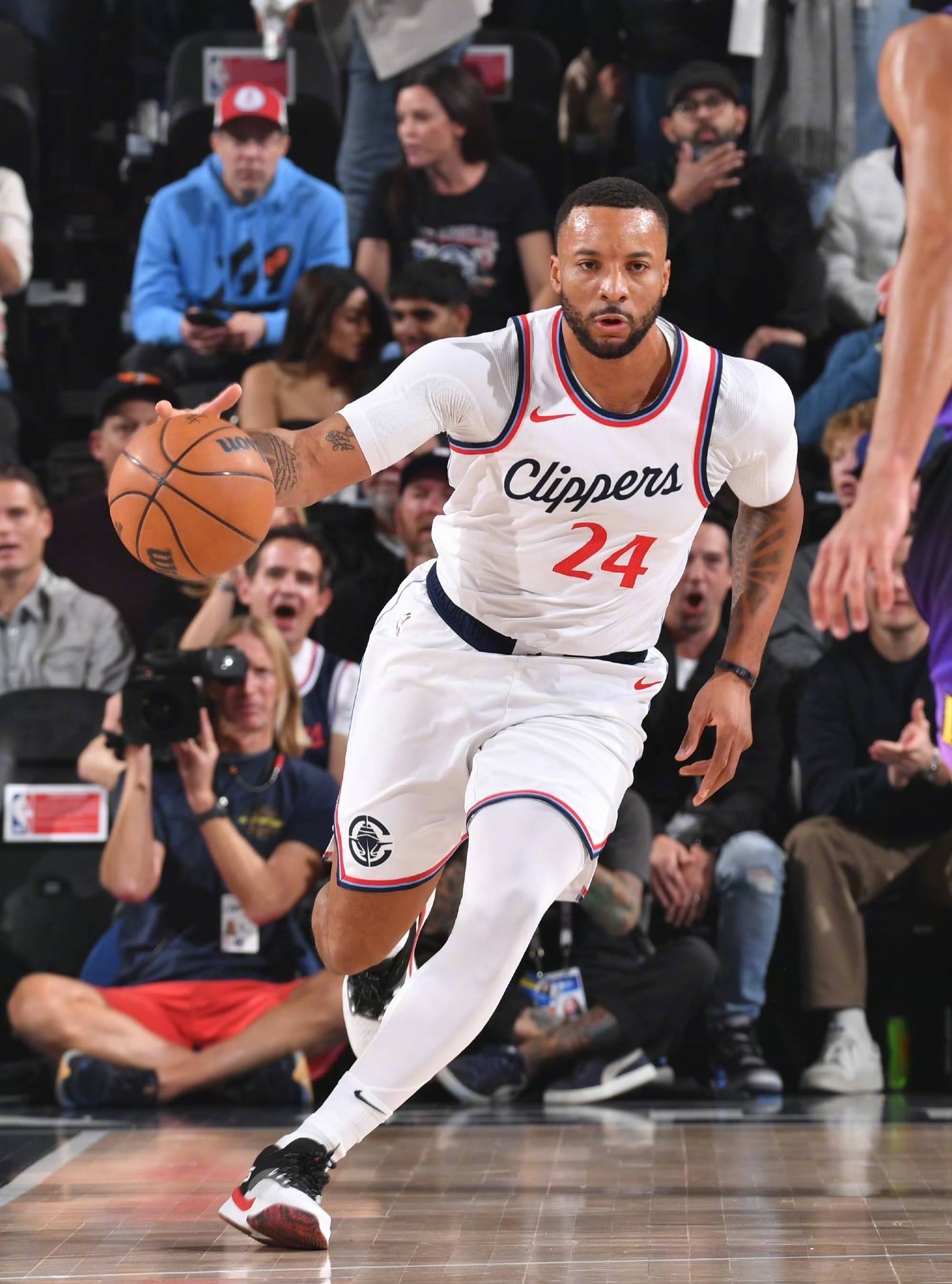 快船队主场大胜猛龙,豪取四连胜 快船队主场大胜猛龙,豪取四连胜