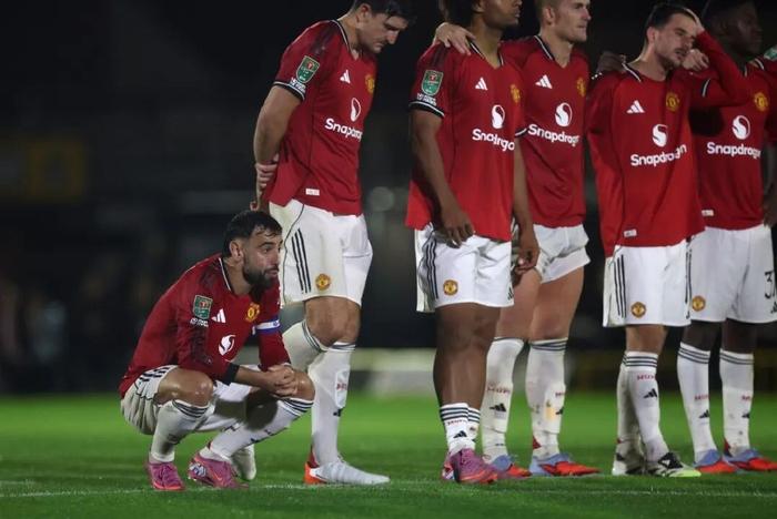 曼联主场不敌对手，遭遇连败