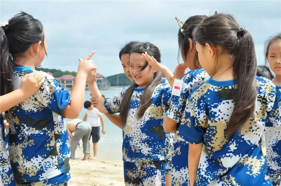 队伍合作完美呈现,选手互相配合默契 队伍合作完美呈现,选手互相配合默契