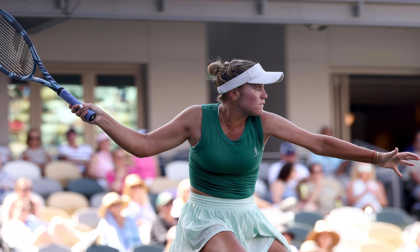 惊天一幕!女子网球比赛意想不到 惊天一幕!女子网球比赛意想不到