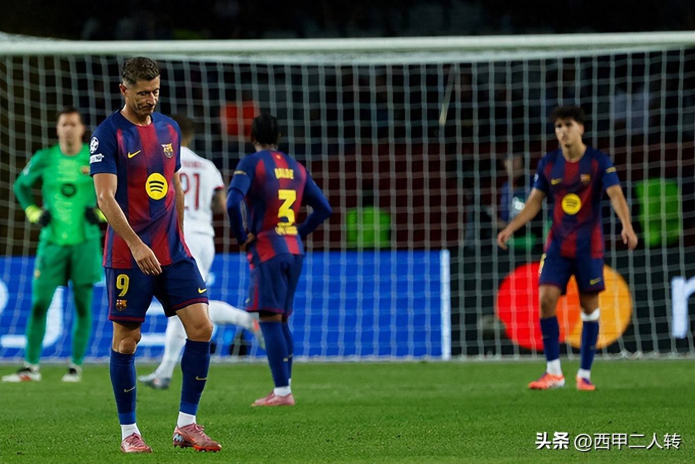 德信体育-巴塞罗那遭遇惨败，欧冠冠军梦碎