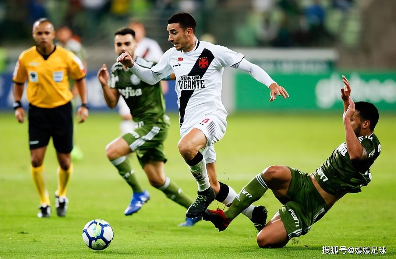 柏林赫塔出现争议判罚,主帅怒气难平 柏林赫塔出现争议判罚,主帅怒气难平